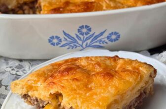 Impossible Chili Pie (Easy Bisquick Recipe from the 1970s)